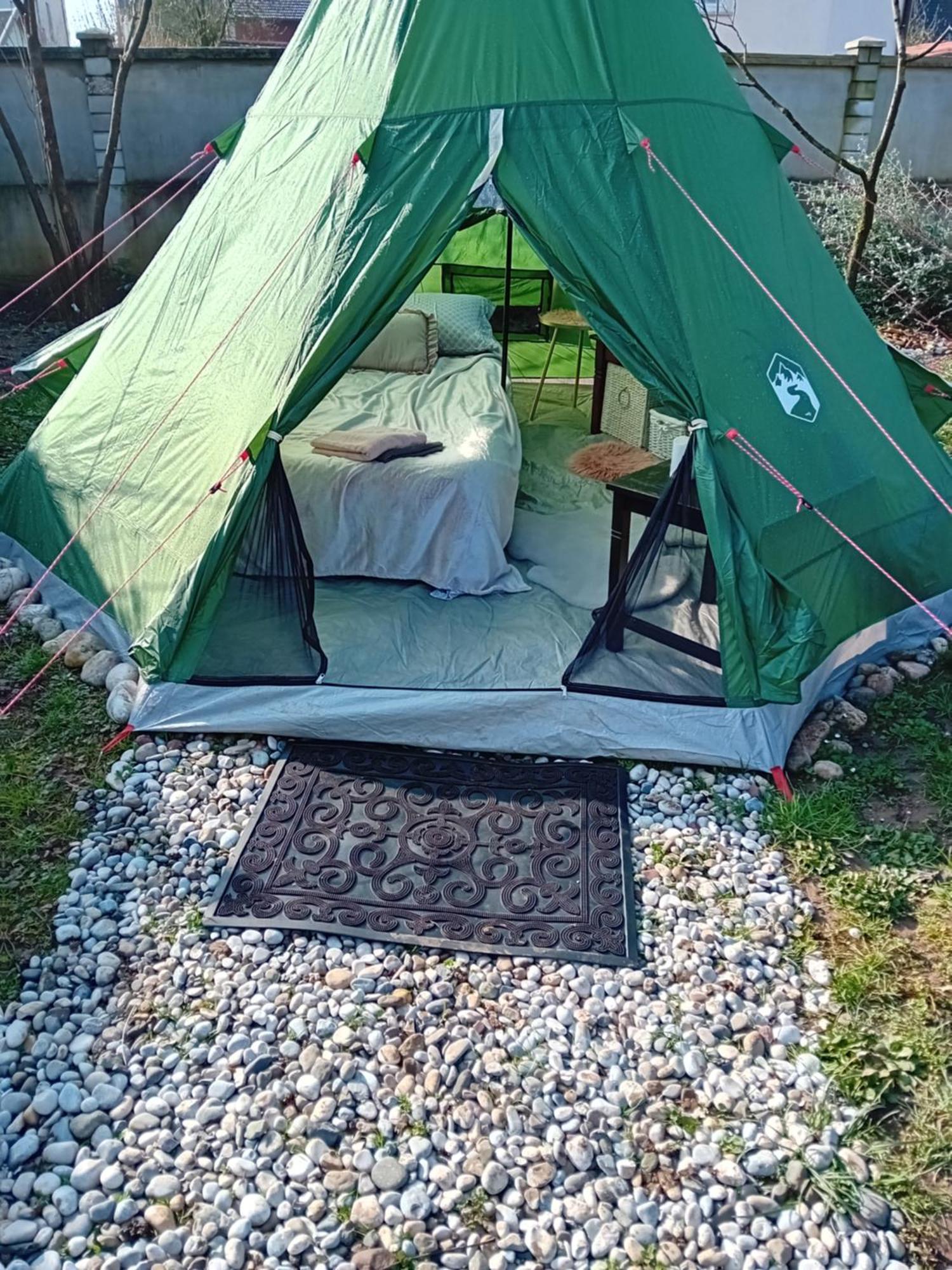 Indian Tent Tipi In Shared Lot And Shared Bathroom Mrse Eksteriør bilde